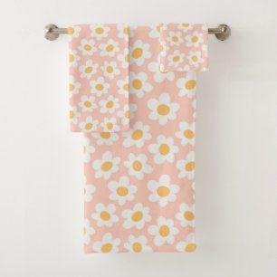 Retro style daisies in bloom on pink background bath towel set