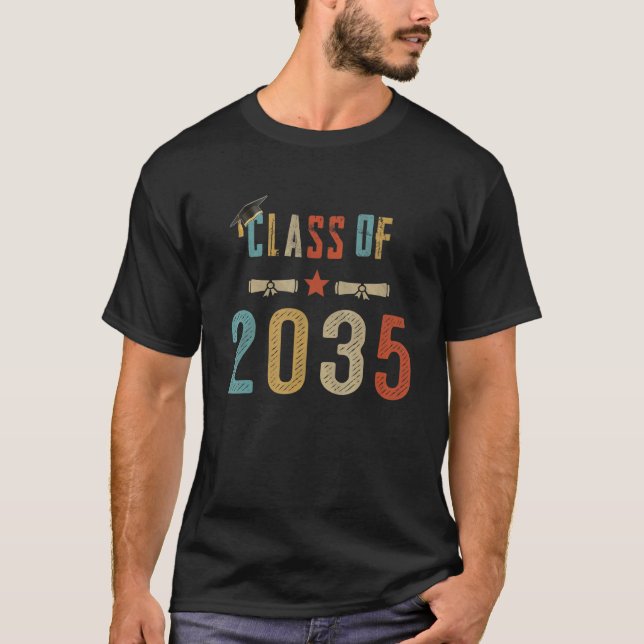 Retro Style Senior Graduation 2035 Men Women Class T-Shirt (Front)