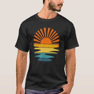 Retro Sunset Summer Vacation Family Trip Rays Wavy T-Shirt