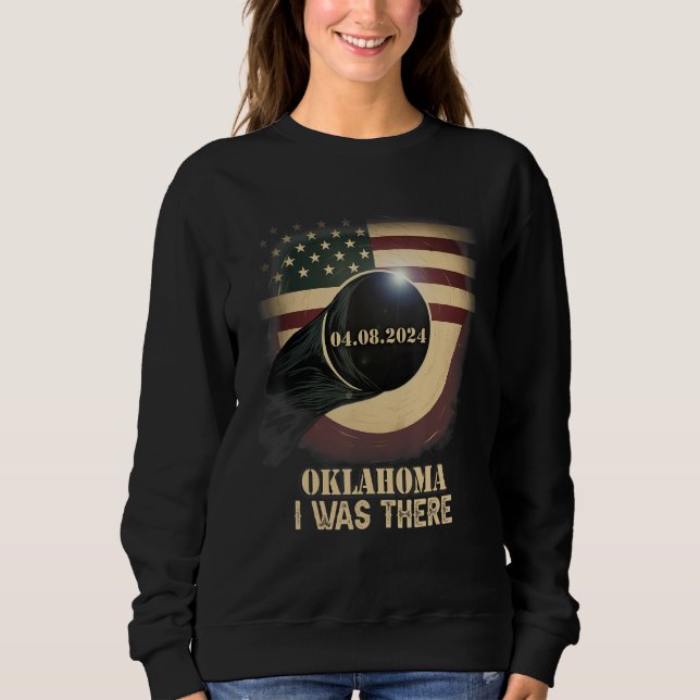 Retro US Flag Total Solar Eclipse 2024 Oklahoma Sweatshirt (Front)