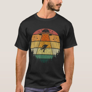 Retro Vintage Bigfoot UFO Abduction Funny Sasquatc T-Shirt