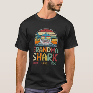 Retro Vintage Grandma Shark Mum Gift T-Shirt