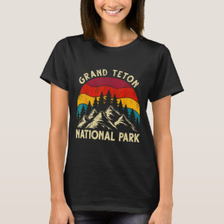 Retro vintage graphic grand teton national park  T-Shirt