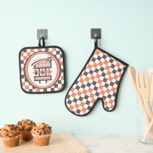 Retro Vintage Halloween Sign –Trick or Treat Plaid Oven Mitt & Pot Holder Set