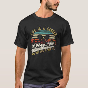Retro Vintage Life is a Garden Dig it Farmer Garde T-Shirt