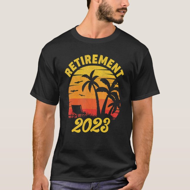 Retro Vintage Retirement 2023  Retirement Retired  T-Shirt (Front)