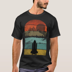 Retro vintage space shuttle and astronaut 6 T-Shirt