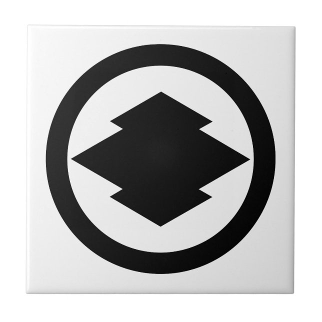 Rhombic pine bark in circle tile (Front)