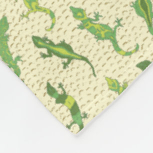 Rock Climbing Geckos on yellow - seamless pattern. Fleece Blanket