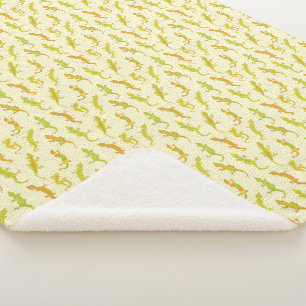 Rock Climbing Geckos on yellow - seamless pattern. Sherpa Blanket