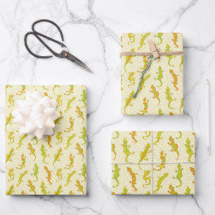 Rock Climbing Geckos on yellow - seamless pattern. Wrapping Paper Sheet