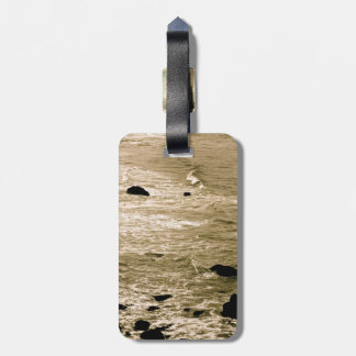 ROCKY SHORE AND WAVES IN SEPIA LUGGAGE TAG