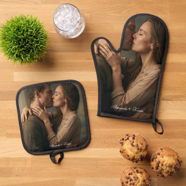 Romantic Couple Photo  Oven Mitt & Pot Holder Set (Top Down)