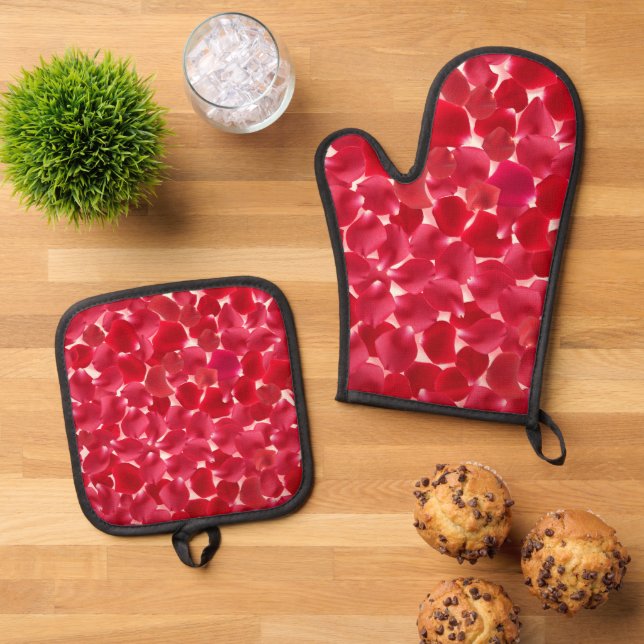 Romantic Red Rose Petals Kitchen  Oven Mitt & Pot Holder Set (Top Down)