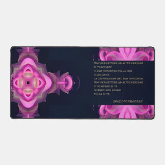 Rose broken heart in black in the powder Percorso Desk Mat
