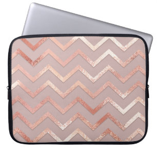 Rose gold: elegant vintage pattern. laptop sleeve
