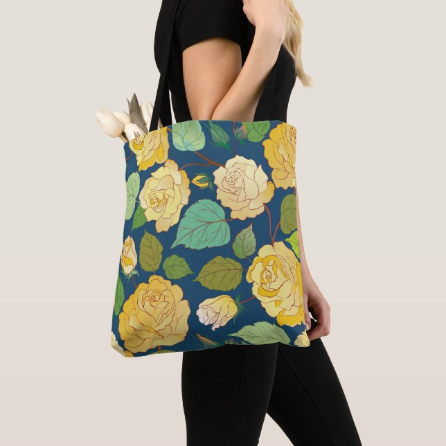 Roses 2 tote bag (Close Up)