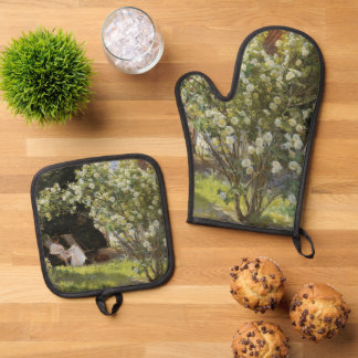 Roses. Marie Krøyer seated in the deckchair Oven Mitt & Pot Holder Set