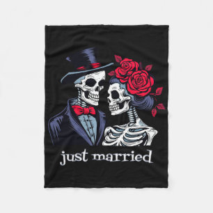 Roses Skeleton Bride And Groom Skeleton Halloween Fleece Blanket