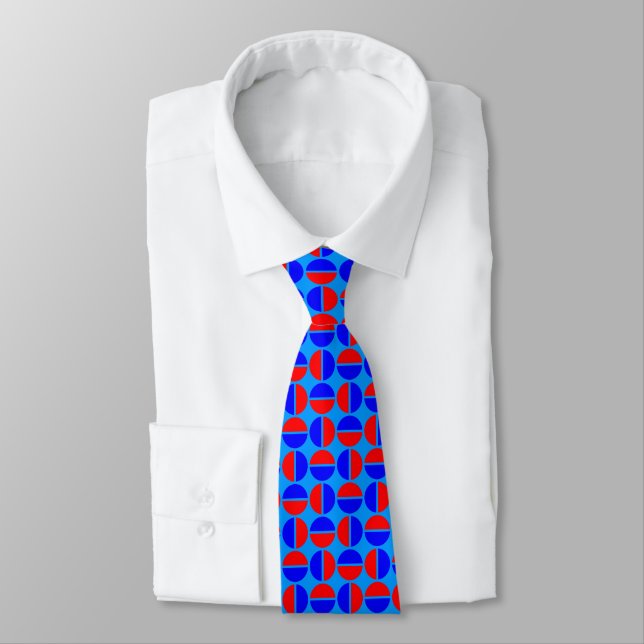 Rotating Circles - Red and Blue on 0099FF Tie (Tied)