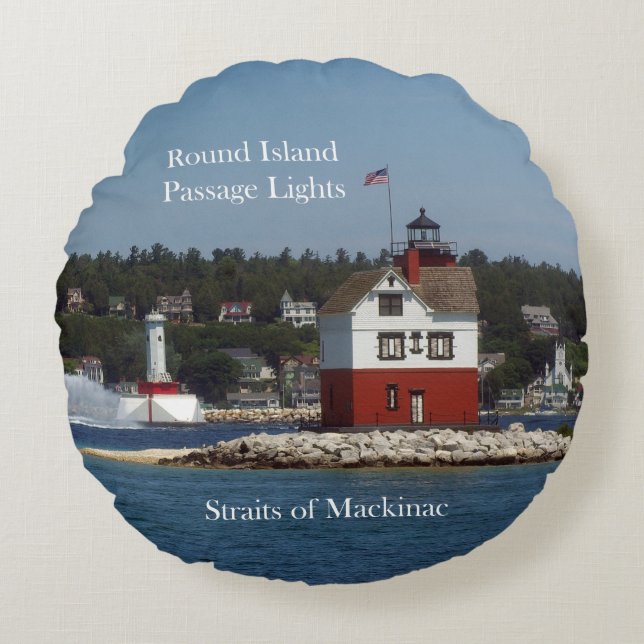 Round Island Passage Lights round pillow (Front)