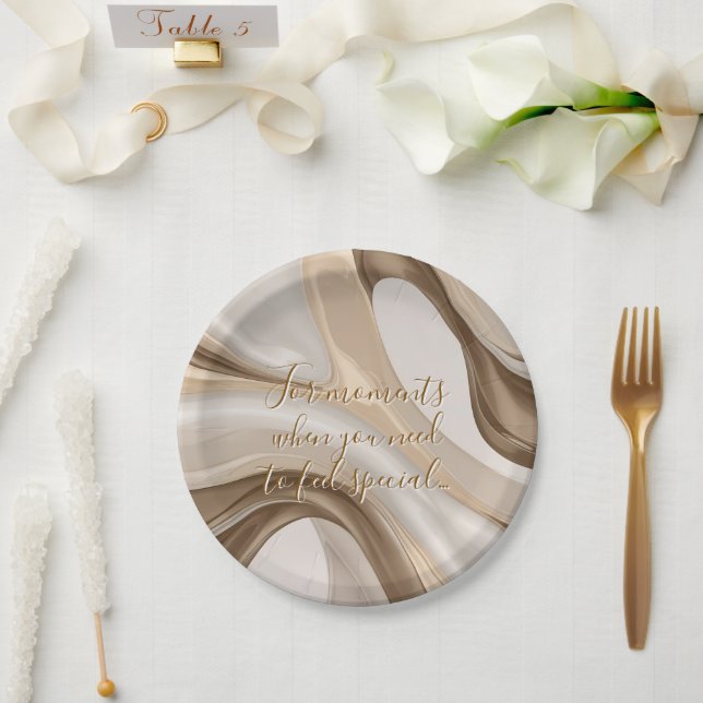 Round paper plate in stylish graphic (Wedding)