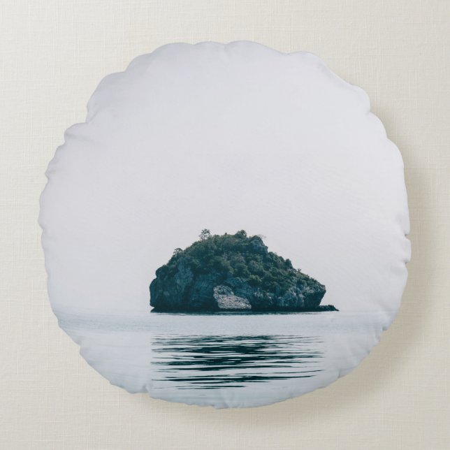 Round Throw Pillow (16") (Front)