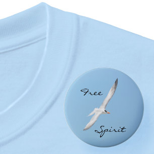 Royal Tern flying across a Clear Blue Sky 7.5 Cm Round Badge