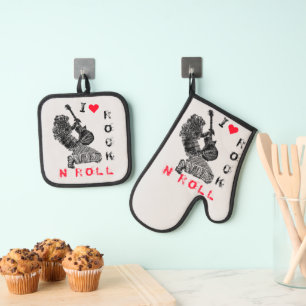 Ruck Music Guitarist Oven Mitt & Pot Holder Set