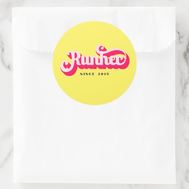 Runher Running Pink Bold Retro Font Motivational Classic Round Sticker (Bag)