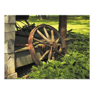 Rustic Charm – Weathered Wagon Wheel Photography Photo Print