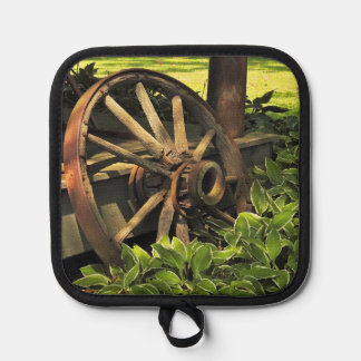 Rustic Charm – Weathered Wagon Wheel Photography Pot Holder