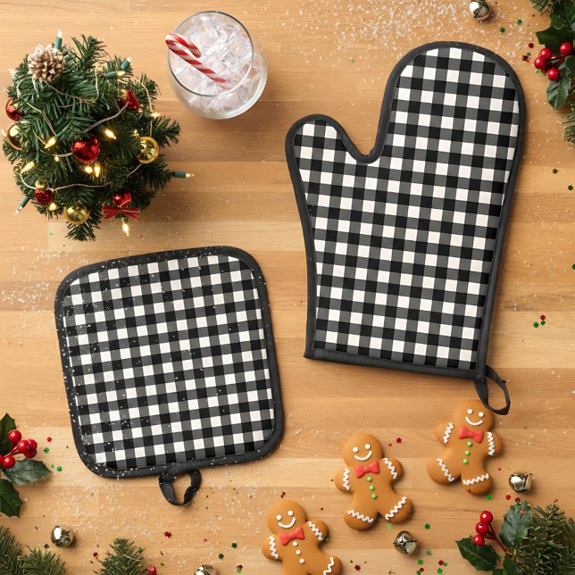 Rustic Christmas Black & White Buffalo Plaid Oven Mitt & Pot Holder Set (Creator Uploaded)