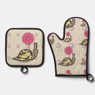 Sadie the Snail Oven Mitt & Pot Holder Set
