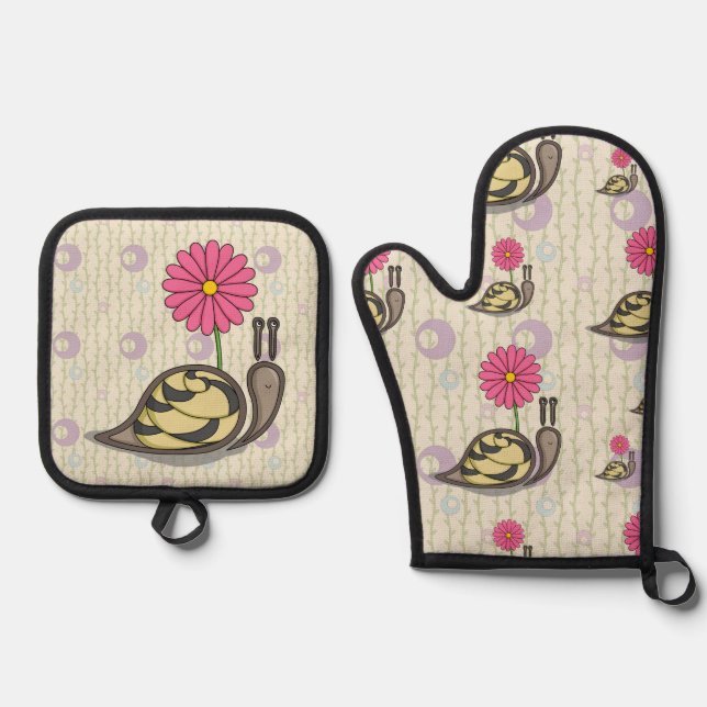 Sadie the Snail Oven Mitt & Pot Holder Set (Front)