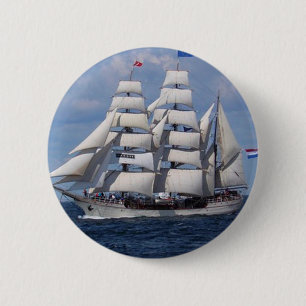 sailboat 6 cm round badge