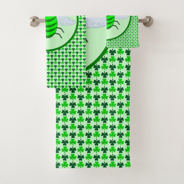 Saint Patricks Day Bee and Shamrocks Bath Towel Set (Insitu)