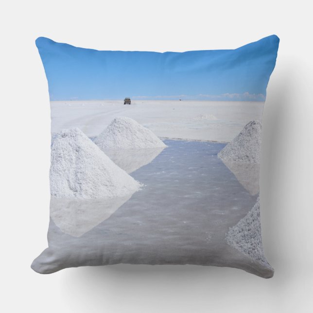 Salar de Uyuni salt flats throw pillow (Front)