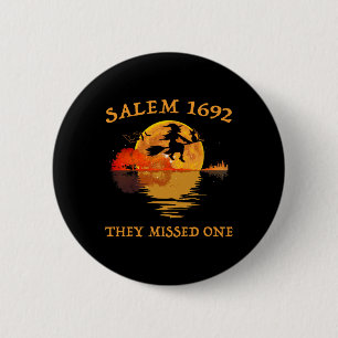 Salem 1692 They Missed One Witch Riding Broom Hall 6 Cm Round Badge