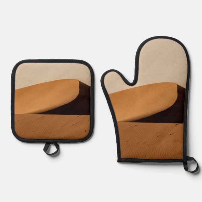 Sand Dunes Desert Landscape Oven Mitt & Pot Holder Set (Front)