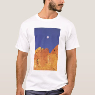 Sandstone escarpment Capitol Reef National T-Shirt