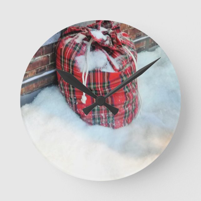Santa Claus Bag in snow Round Clock (Front)