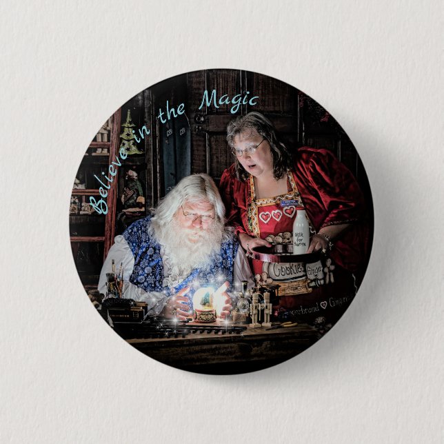 Santa magic 6 cm round badge (Front)