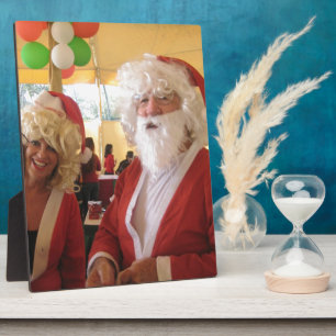 Santa & Mrs. Claus Christmas Celebration – Festive Plaque