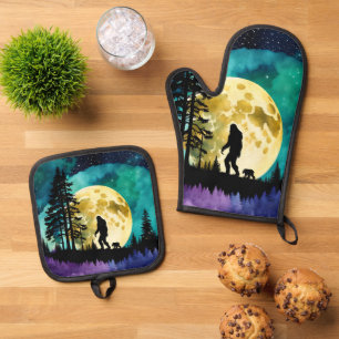 Sasquatch and Bear on the mountain Oven Mitt & Pot Holder Set