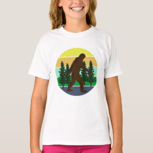 Sasquatch Believer   Vintage Sunset Bigfoot   T-Shirt