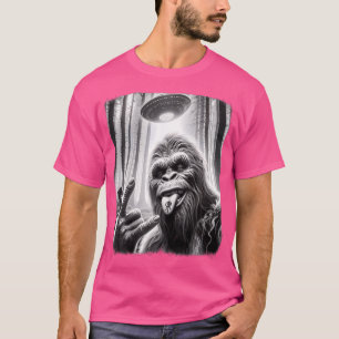 Sasquatch Selfie Big Foot Rock On Ufo Alien Funny  T-Shirt