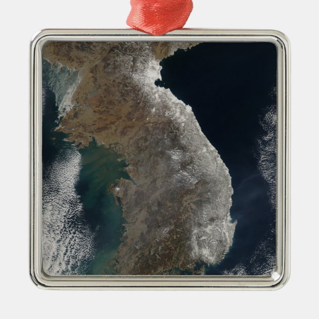 Satellite view of snowfall metal tree decoration (Front)