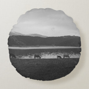 SCALE GREY PHOTOGRAPHY OF ANIMALS ROUND CUSHION