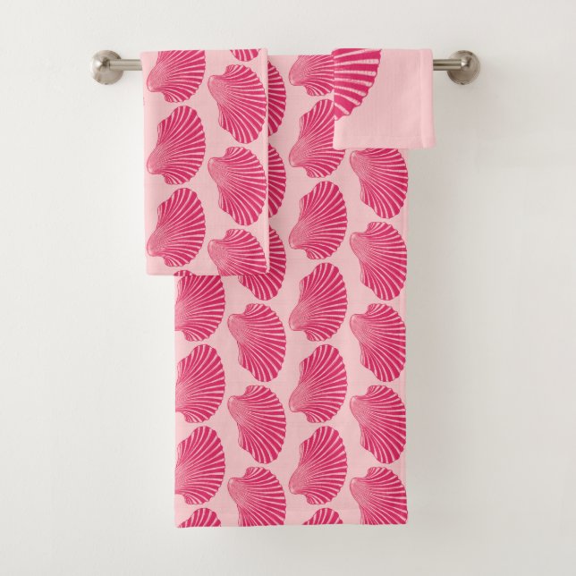 Scallop Shell Block Print, Fuchsia and Pale Pink Bath Towel Set (Insitu)